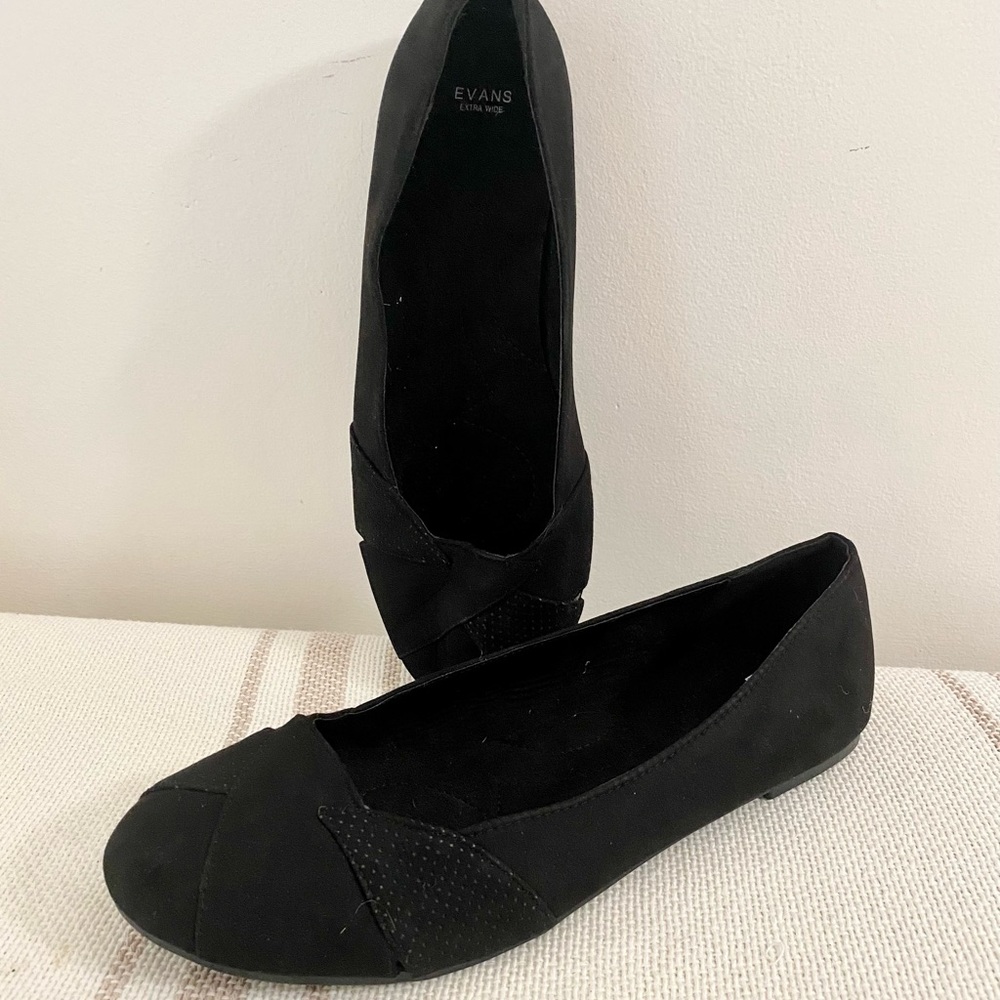 Evans Extra Wide Black Flat